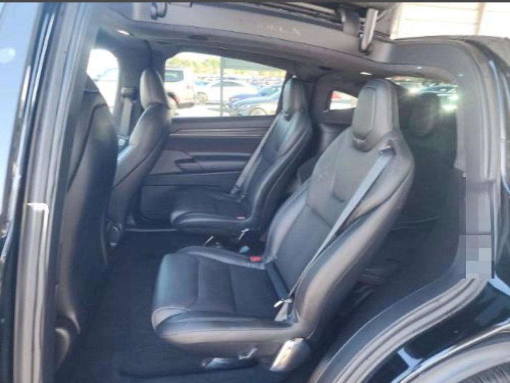 Used 2022 Tesla Model X image 8