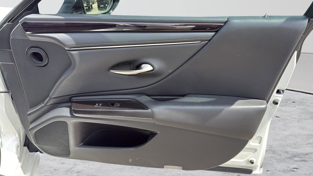 Used 2019 Lexus ES 350 w/ Premium Package FWD image 23