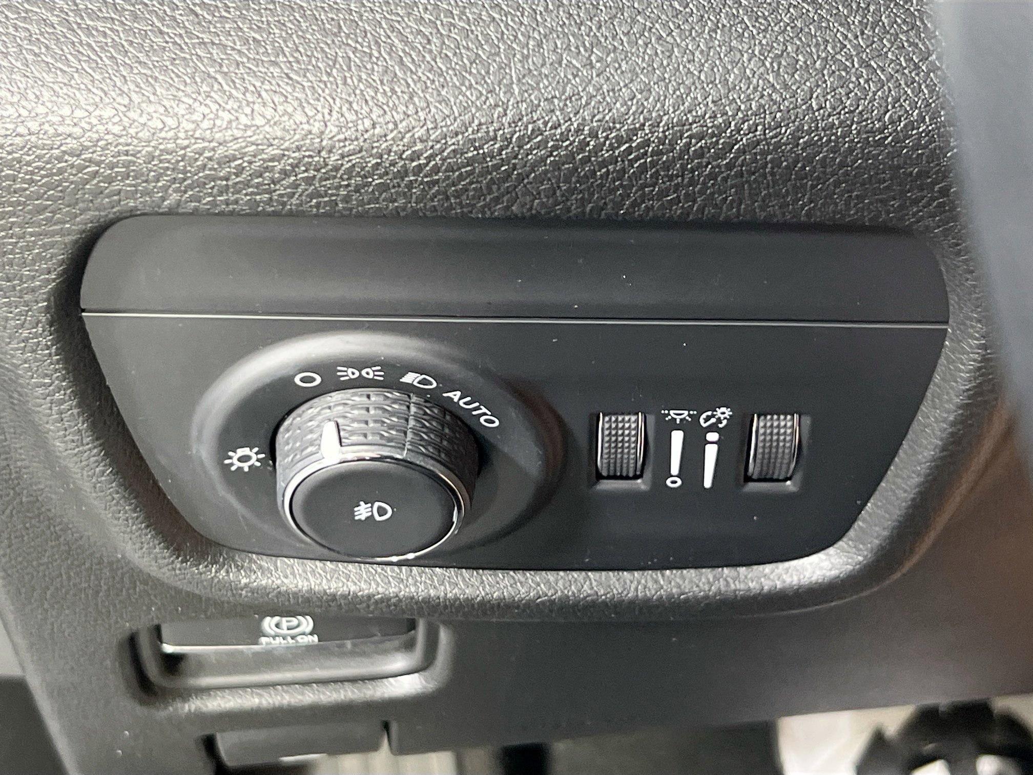 Used 2022 Jeep Grand Cherokee Limited image 10