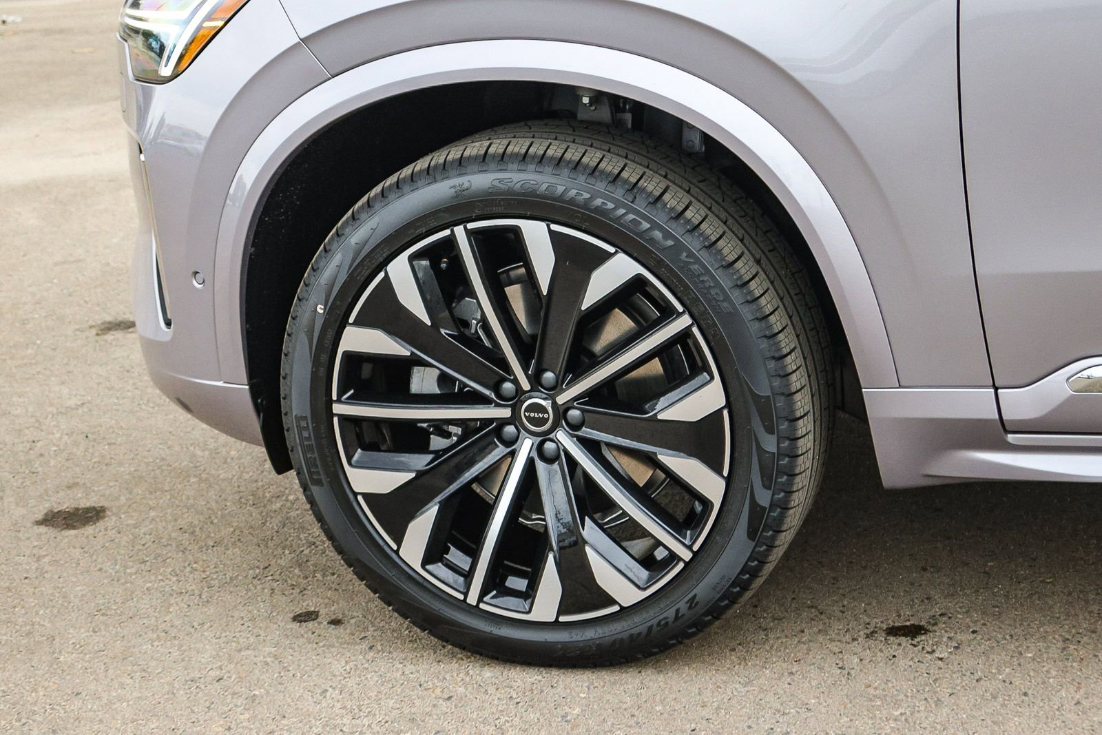 New 2026 Volvo XC90 B6 Plus w/ Protection Package image 9