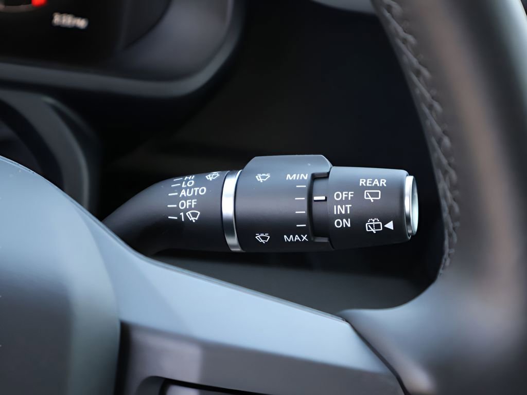 Certified 2025 Land Rover Defender 110 X-Dynamic SE image 33