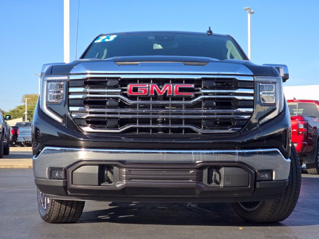 Used 2023 GMC Sierra 1500 SLT w/ SLT Premium Package AWD/4WD image 12