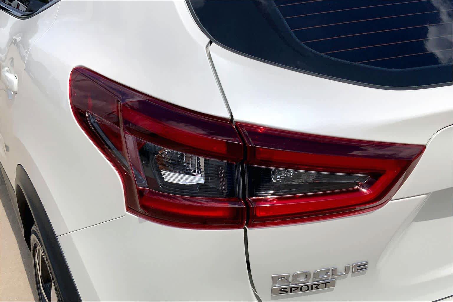 Used 2022 Nissan Rogue Sport SL w/ Premium Package FWD image 28
