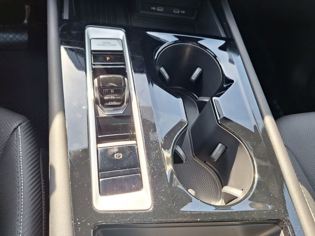 Used 2025 Volkswagen Atlas Cross Sport SE image 18