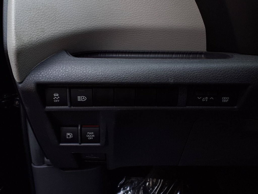 Certified 2024 Toyota Sienna XLE FWD image 18