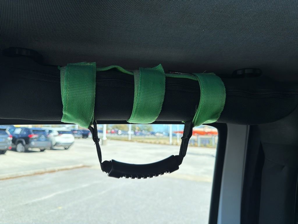 Used 2017 Jeep Wrangler Sahara w/ Connectivity Group image 28