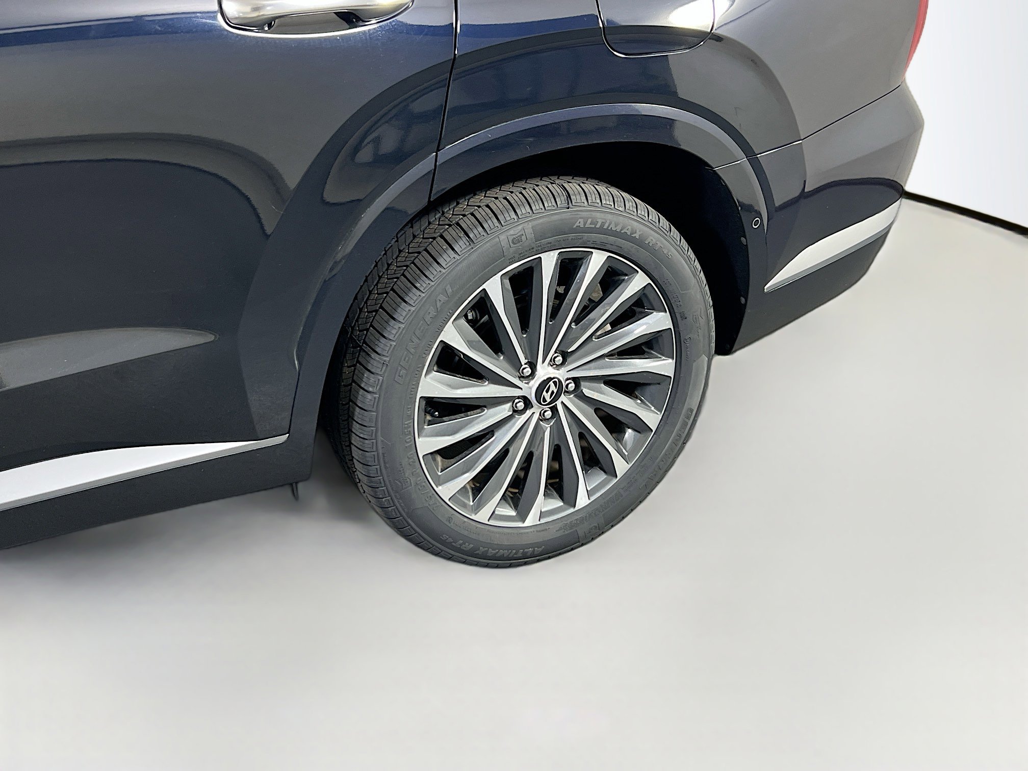 Used 2023 Hyundai Palisade Calligraphy image 31