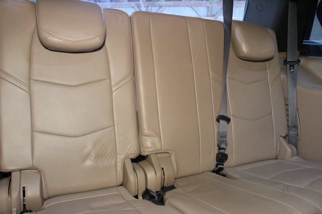Used 2018 Cadillac Escalade Platinum AWD/4WD image 14