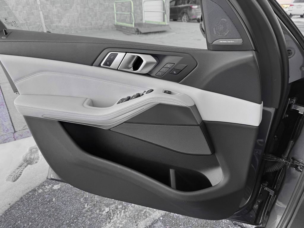 Used 2023 BMW X5 M50i image 15