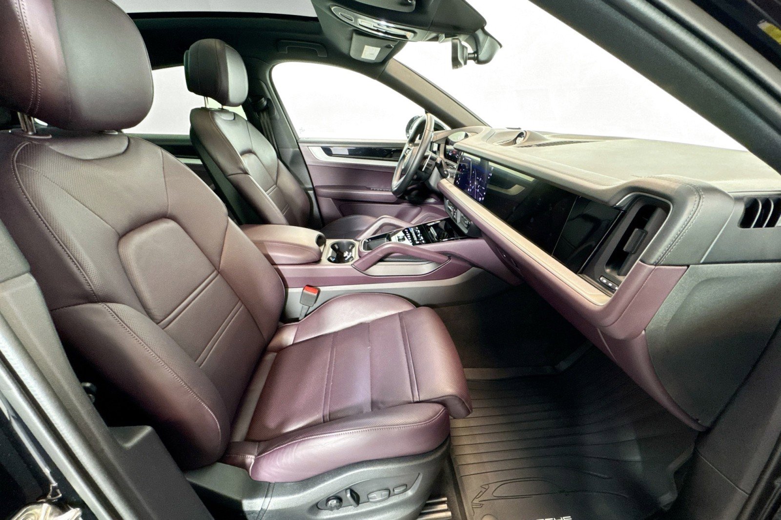 Used 2024 Porsche Cayenne S image 26