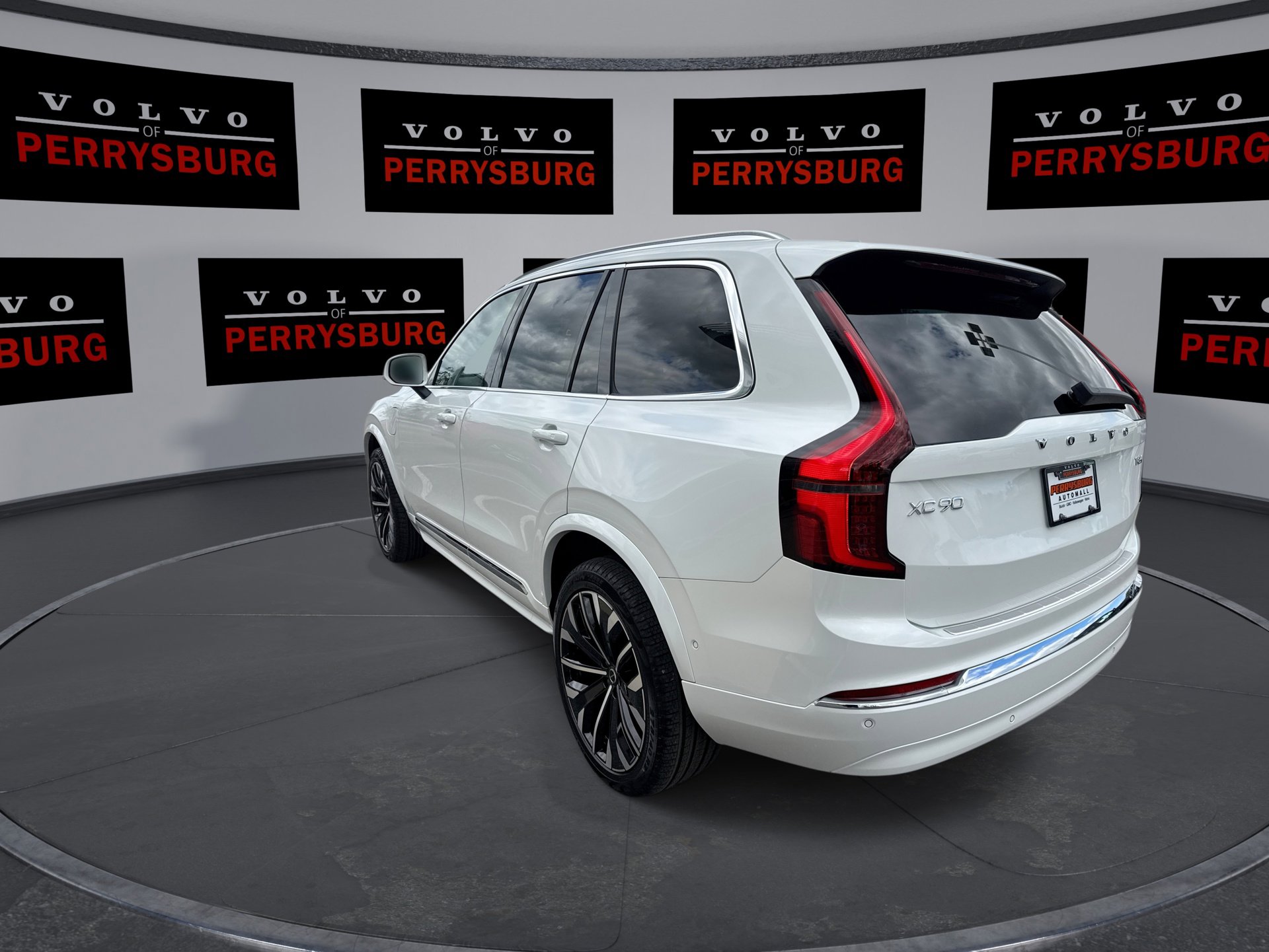 New 2025 Volvo XC90 T8 Plus w/ Protection Package Premier image 6