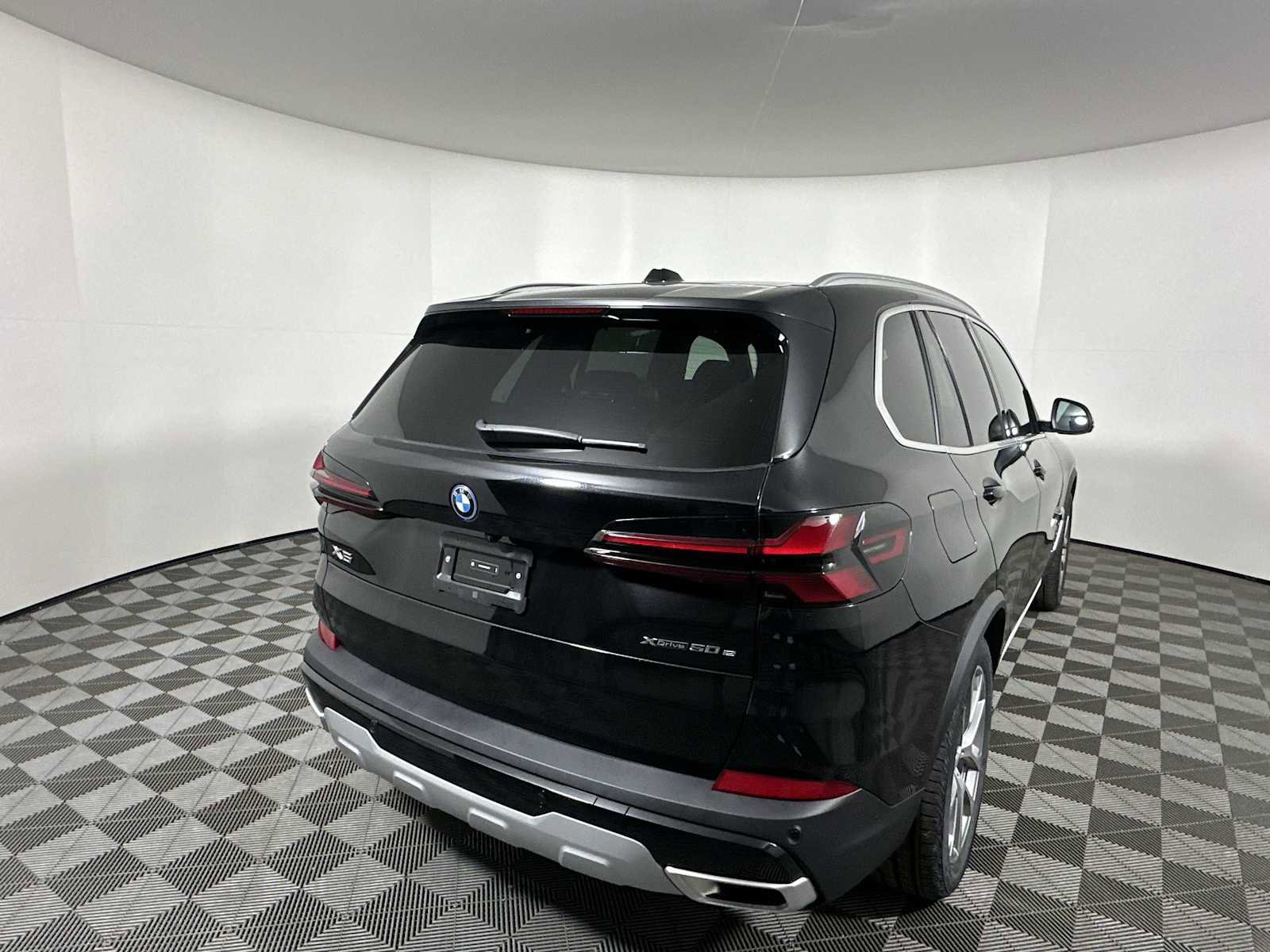 New 2026 BMW X5 xDrive50e w/ Executive Package image 9