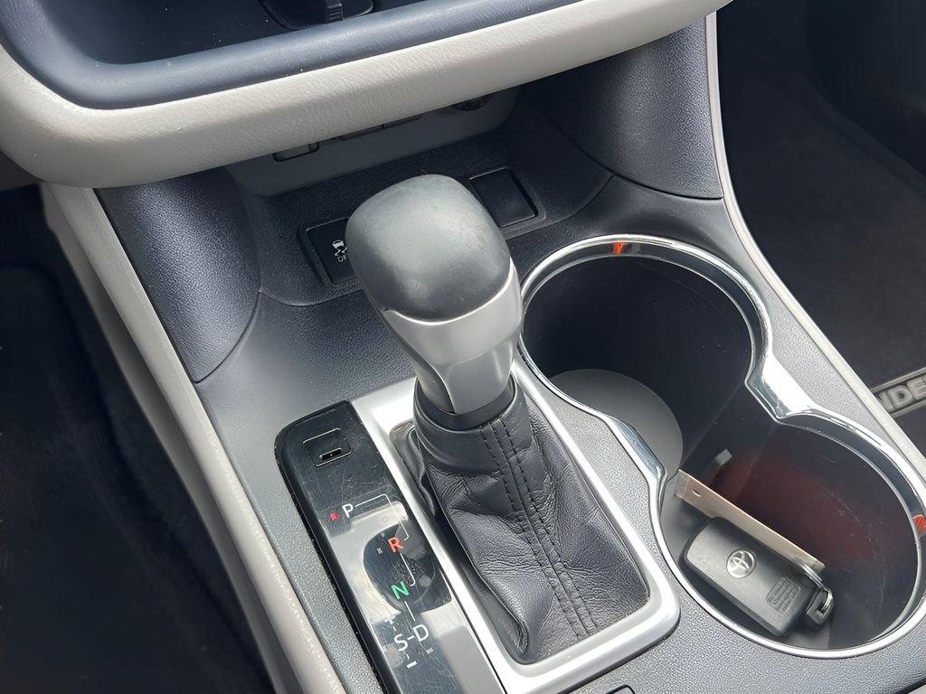 Certified 2019 Toyota Highlander XLE FWD image 25