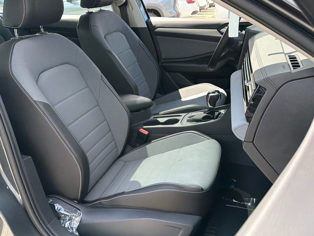 New 2026 Volkswagen Jetta SE image 7