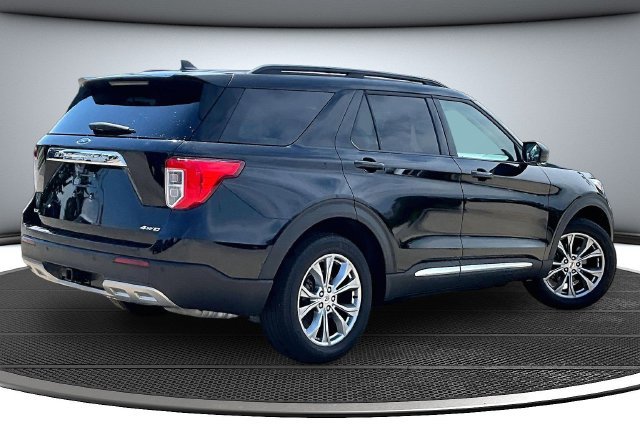 Used 2023 Ford Explorer XLT w/ Equipment Group 202A AWD/4WD image 6