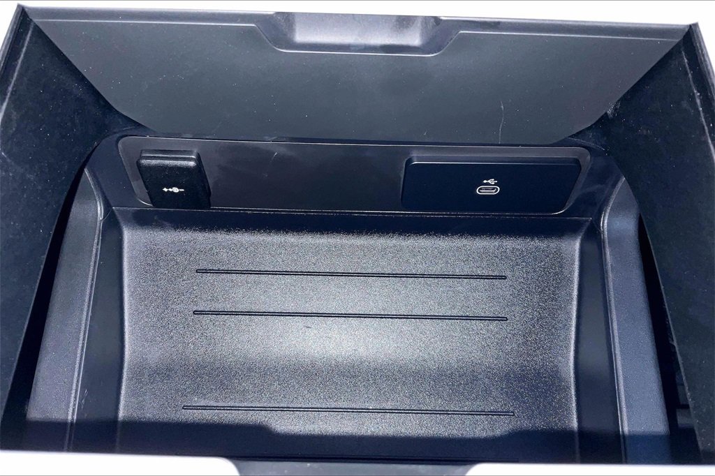 Used 2025 Land Rover Defender 110 S image 15