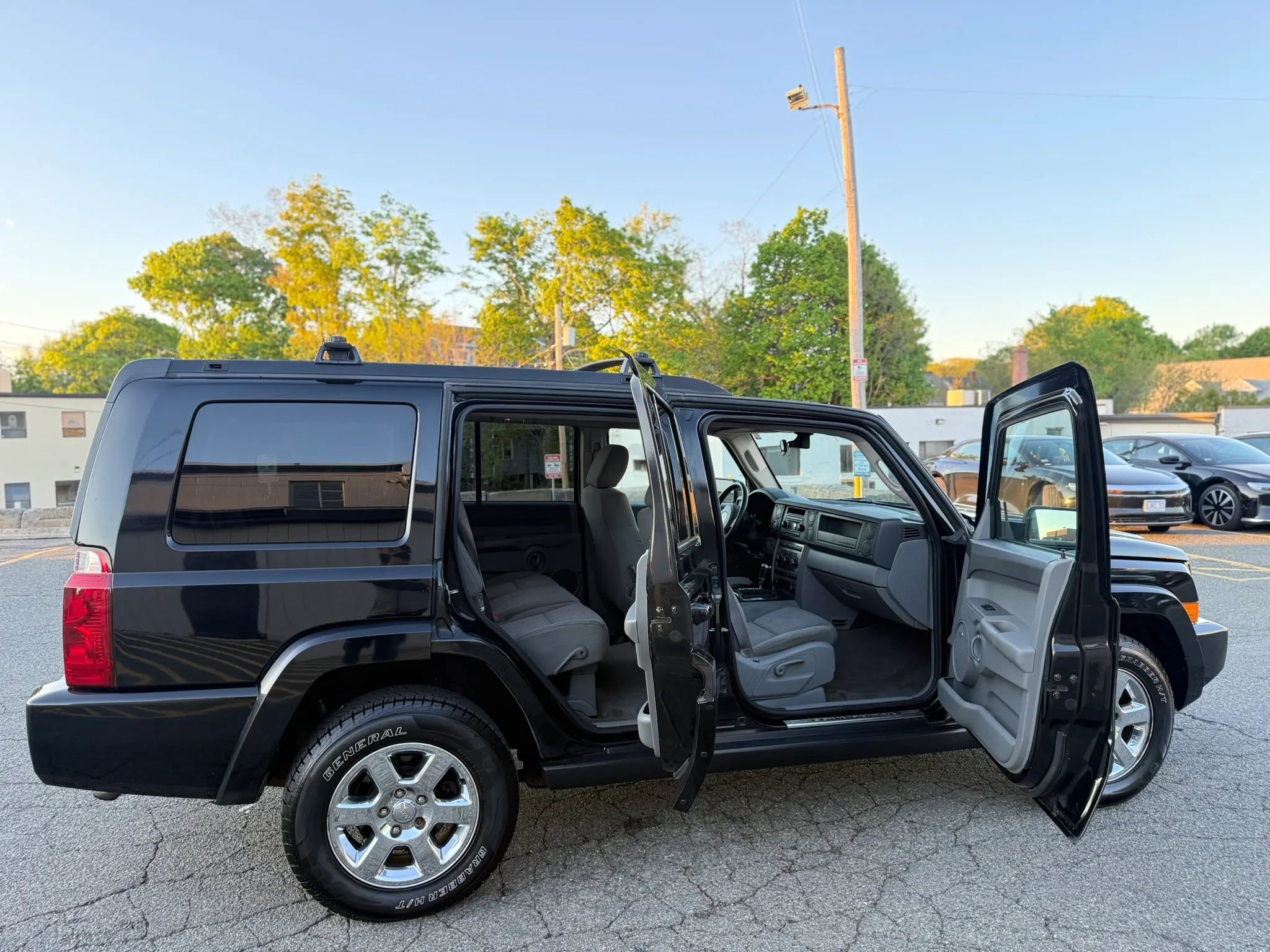 Used 2007 Jeep Commander Sport AWD/4WD image 7