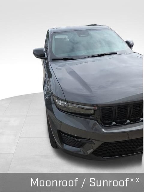 Used 2025 Jeep Grand Cherokee Limited w/ Black Appearance Package AWD/4WD image 6