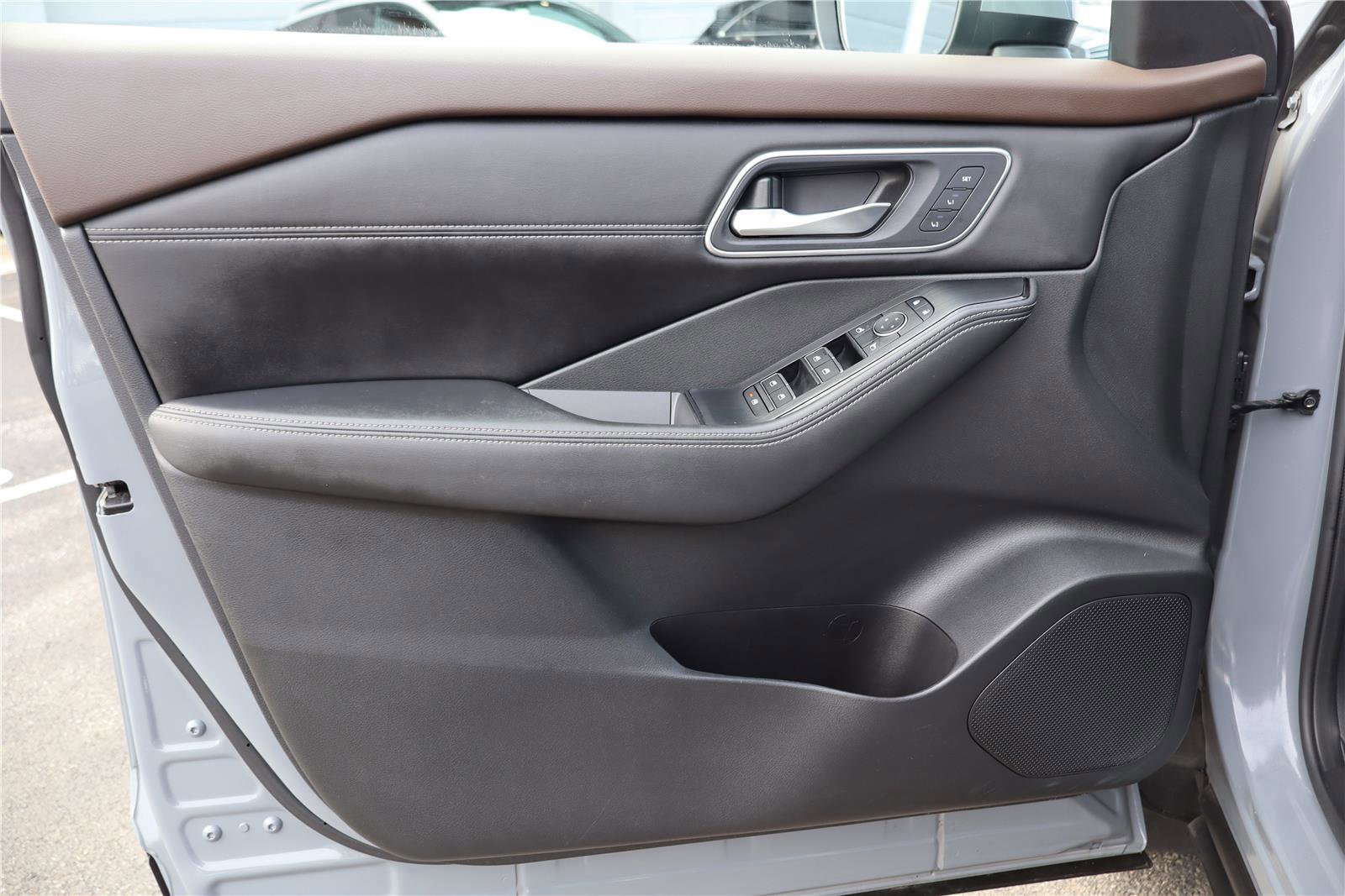 Used 2021 Nissan Rogue SL w/ Premium Package image 13