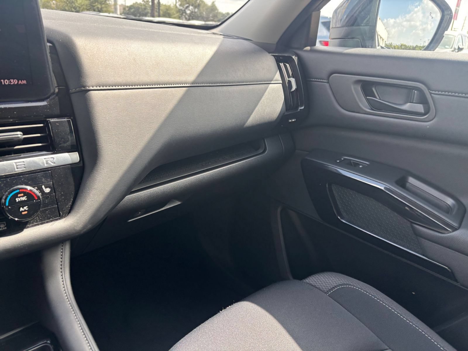 Used 2026 Nissan Pathfinder SV FWD image 38