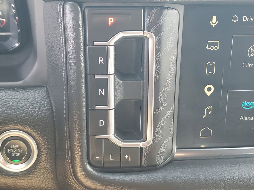 Used 2024 GMC Yukon XL Denali w/ Advanced Technology Package image 18