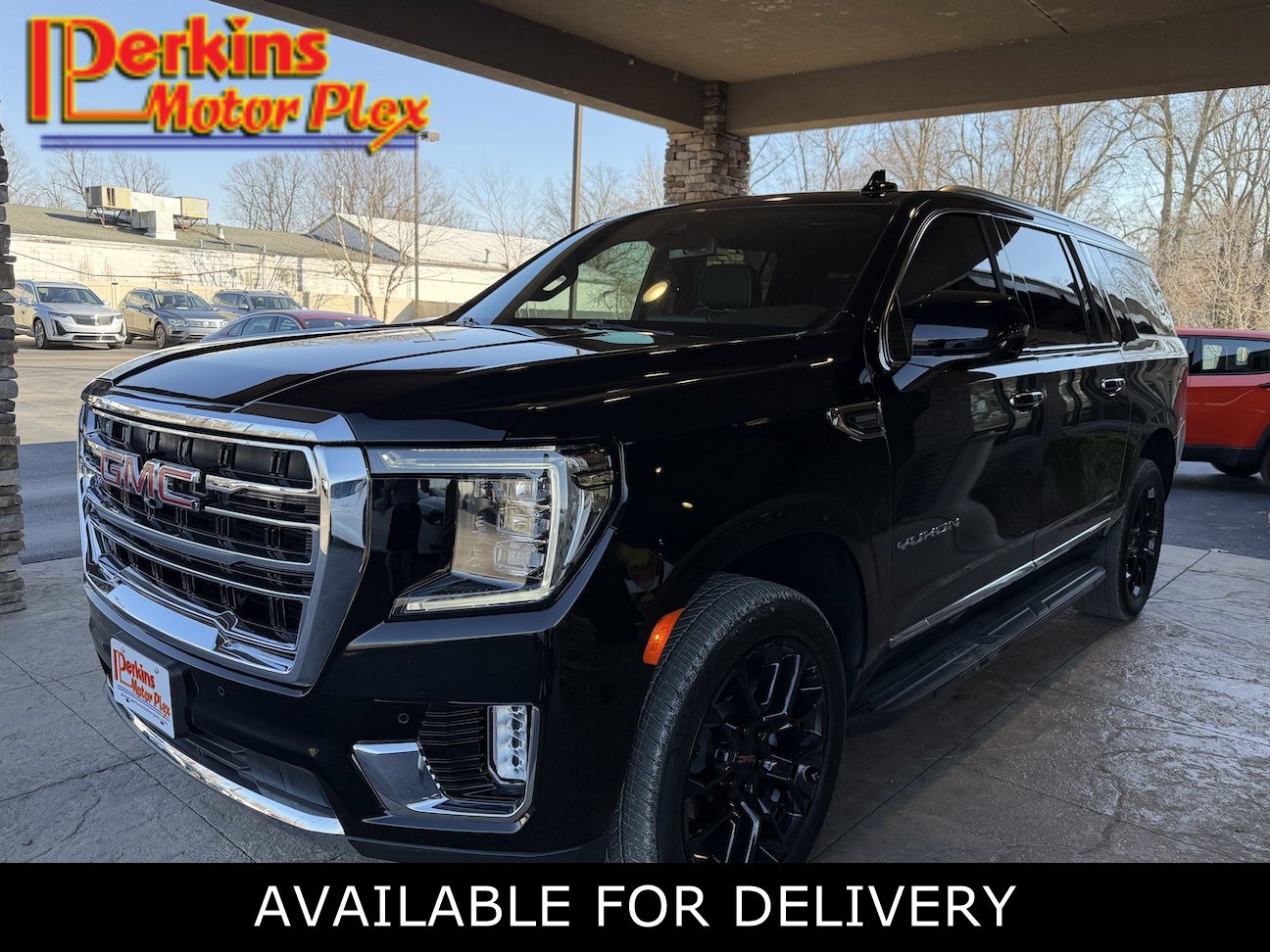 Used 2023 GMC Yukon XL SLT w/ SLT Luxury Package image 1