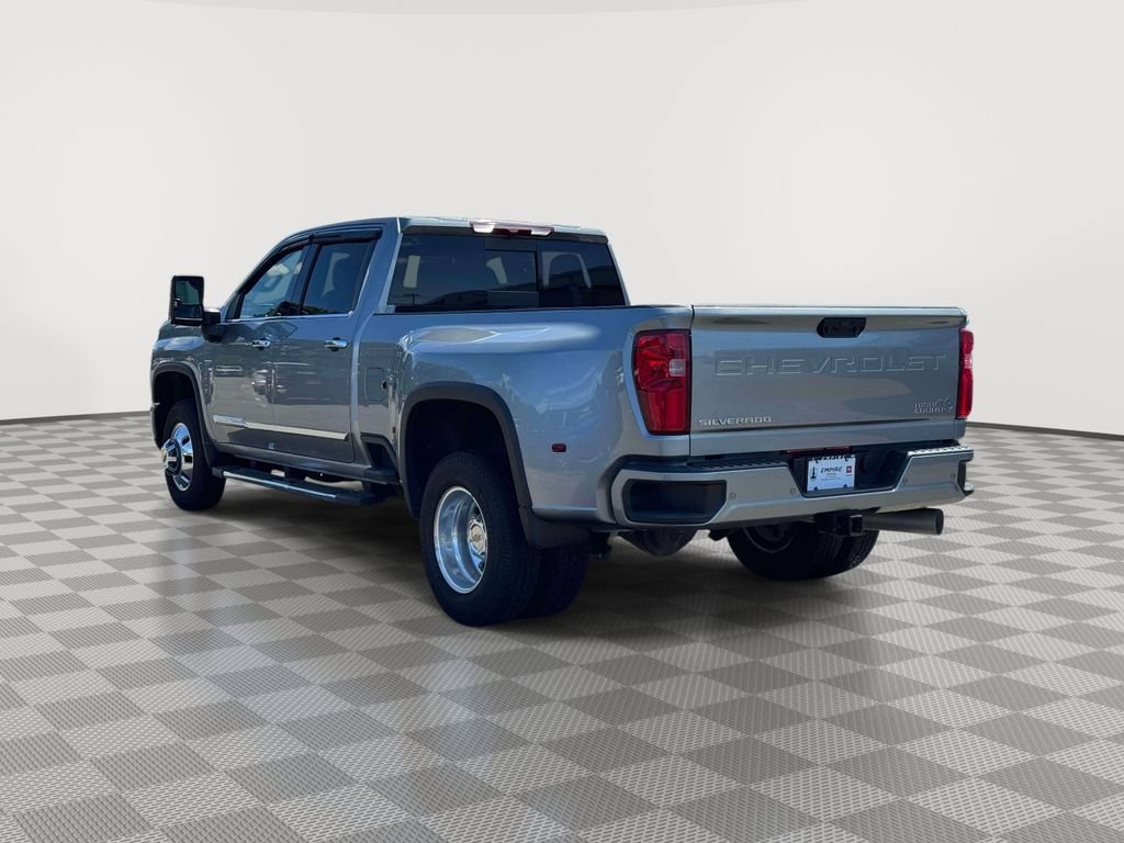 Used 2025 Chevrolet Silverado 3500 High Country AWD/4WD image 5