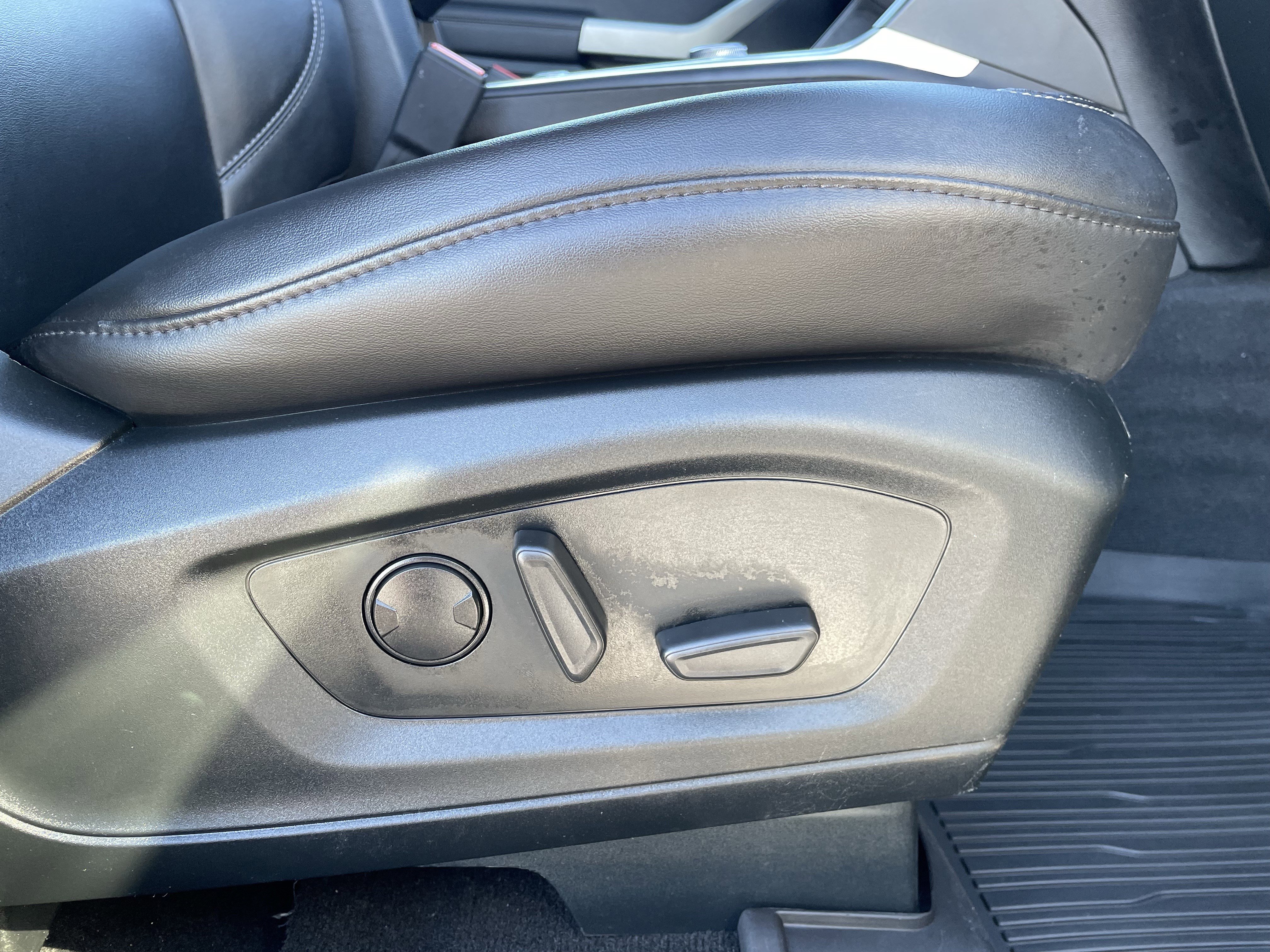 Used 2023 Ford Explorer XLT w/ Equipment Group 202A image 38