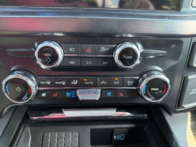 Used 2025 Ford F250 Lariat w/ Black Appearance Package AWD/4WD image 17
