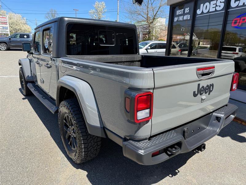 Used 2022 Jeep Gladiator Sport AWD/4WD image 2