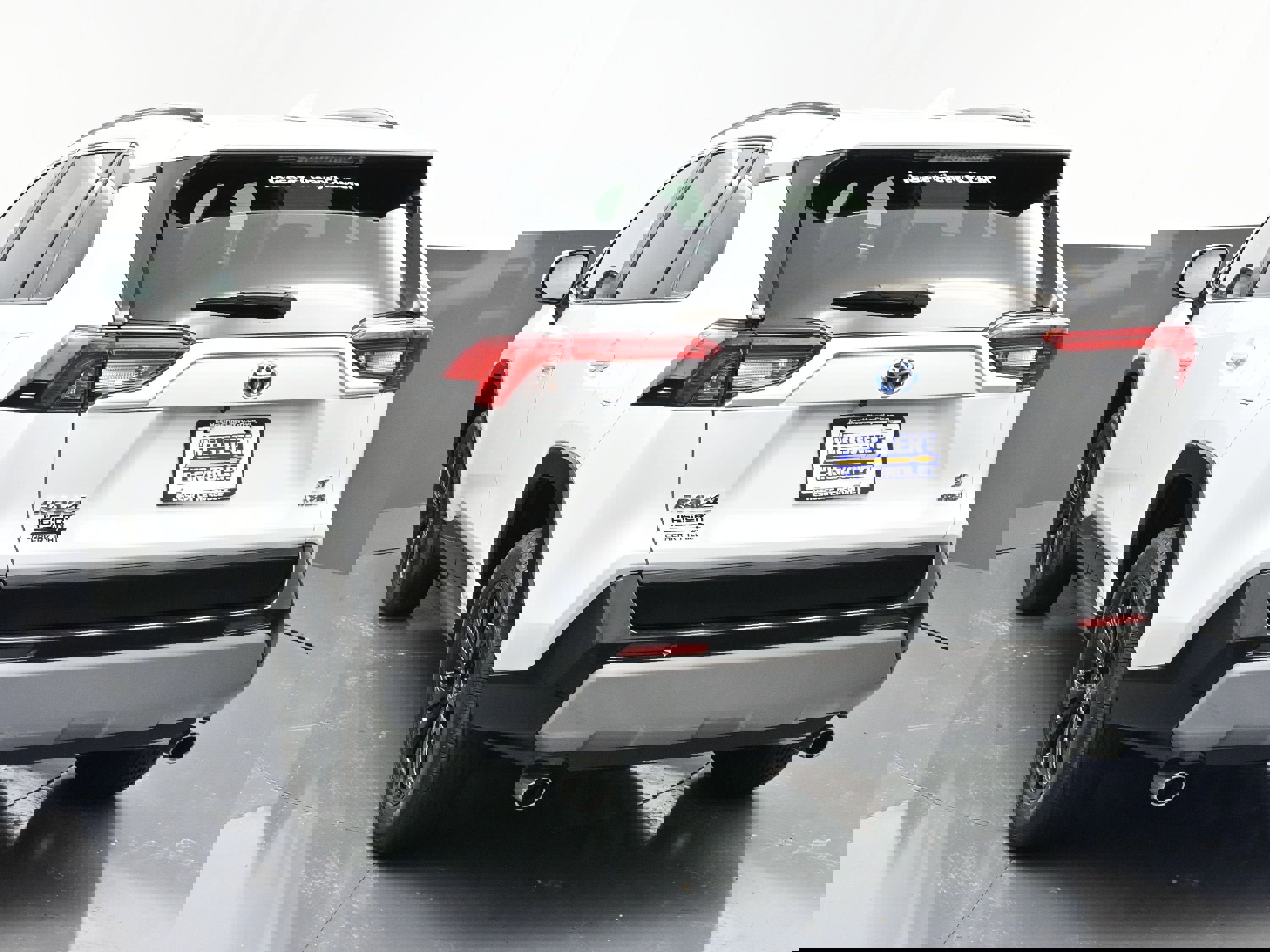 Used 2023 Toyota RAV4 SE image 6