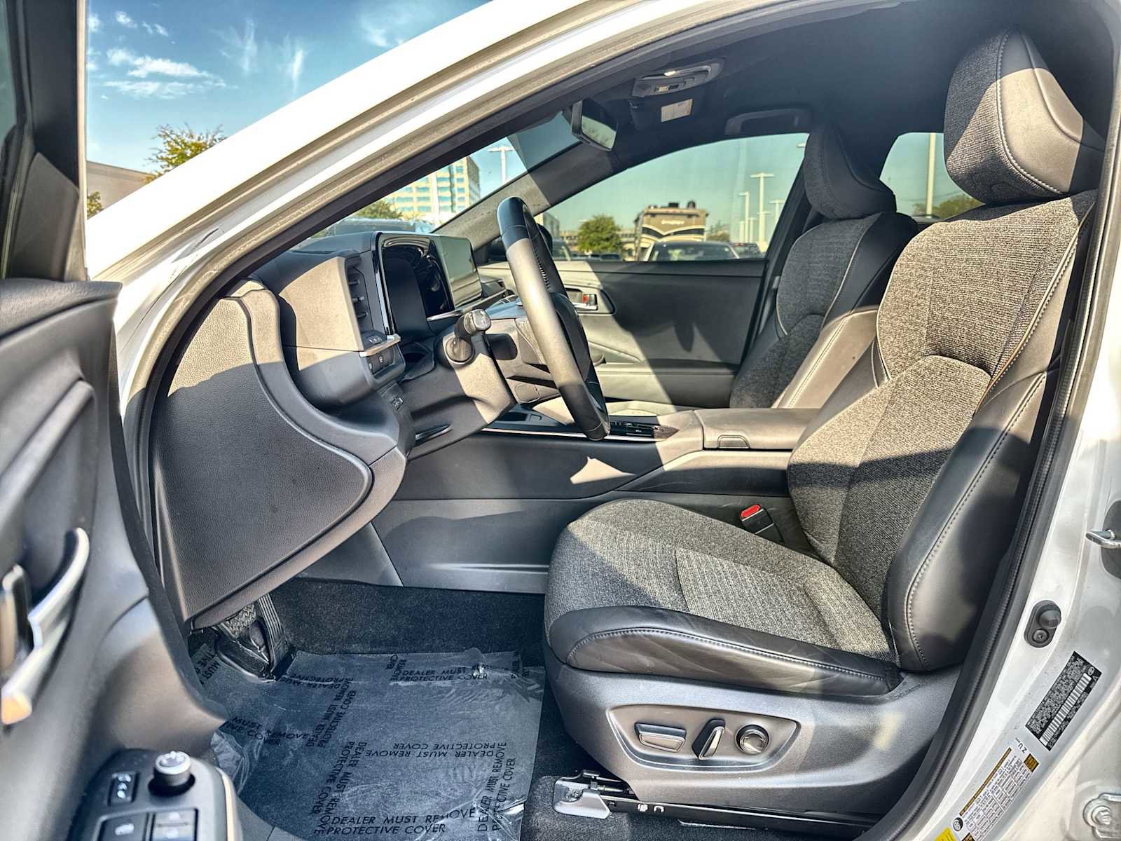 Used 2023 Toyota Crown XLE image 2