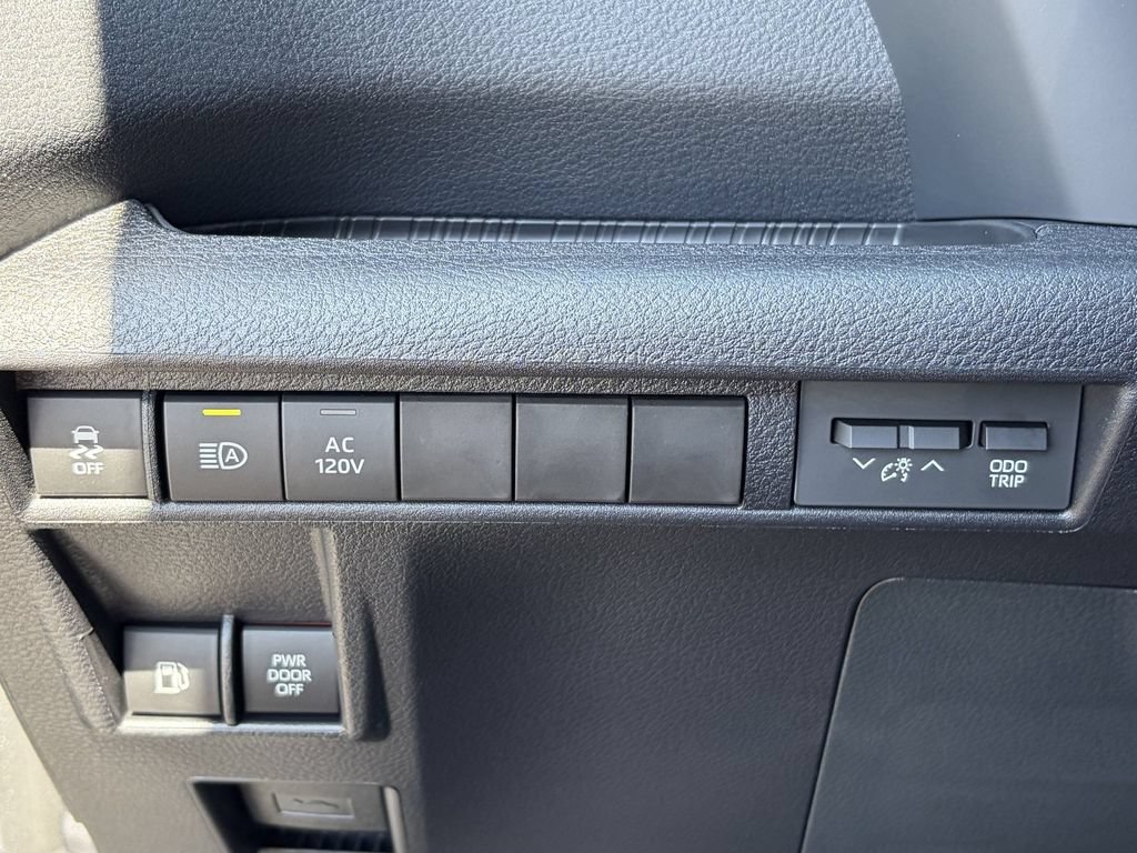Certified 2026 Toyota Sienna XSE FWD image 39