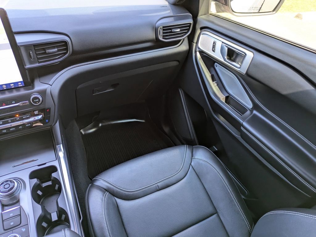 Used 2020 Ford Explorer ST w/ Premium Technology Package image 18