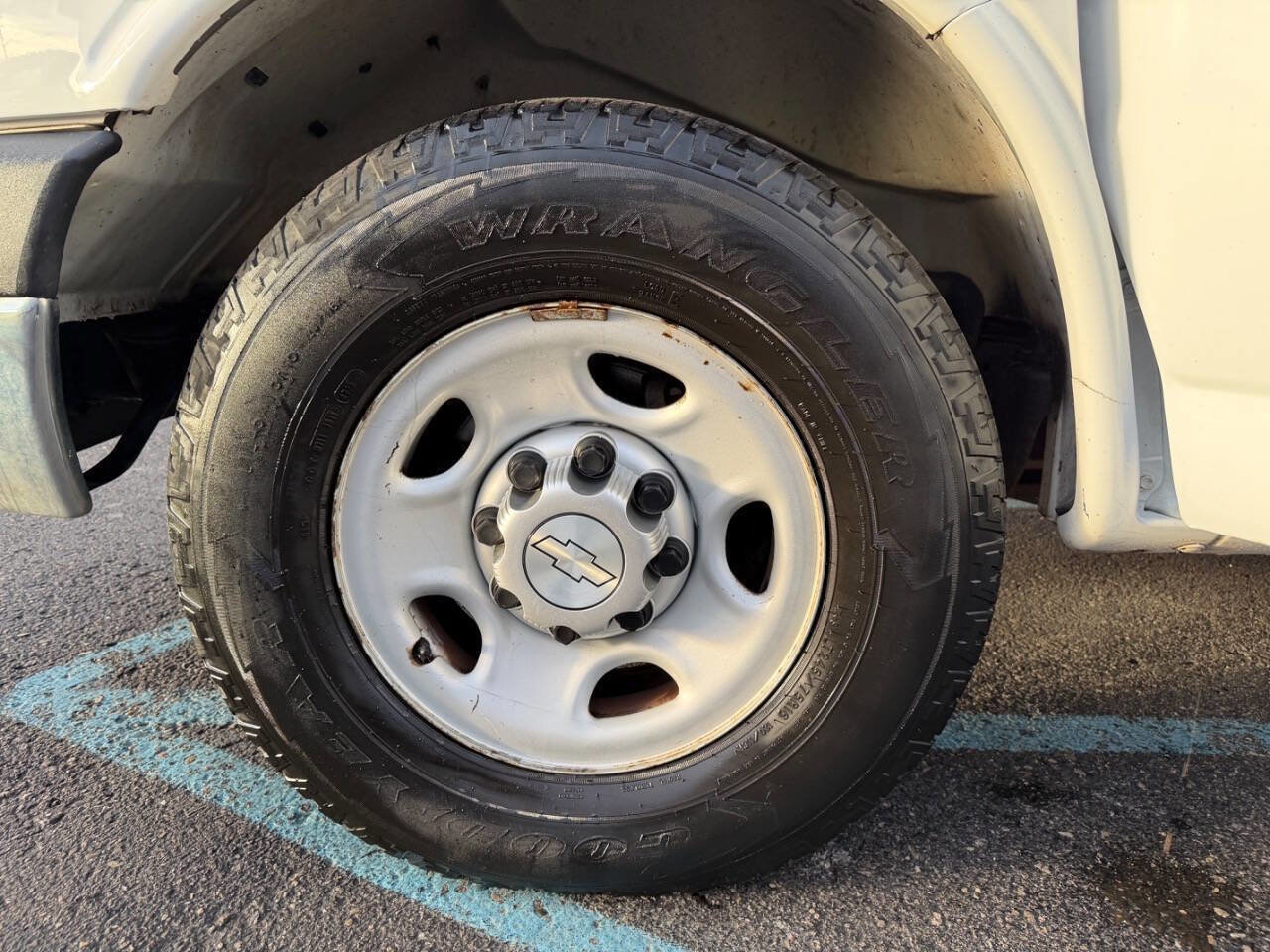 Used 2014 Chevrolet Express 2500 image 27