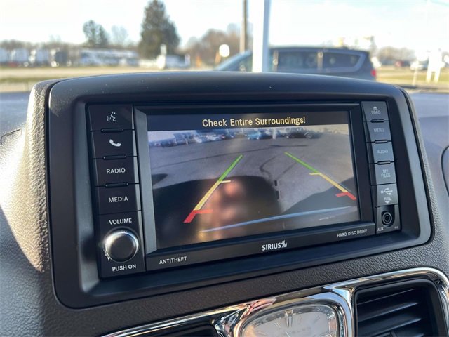 Used 2013 Chrysler Town & Country Touring-L w/ Driver Convenience Group image 18