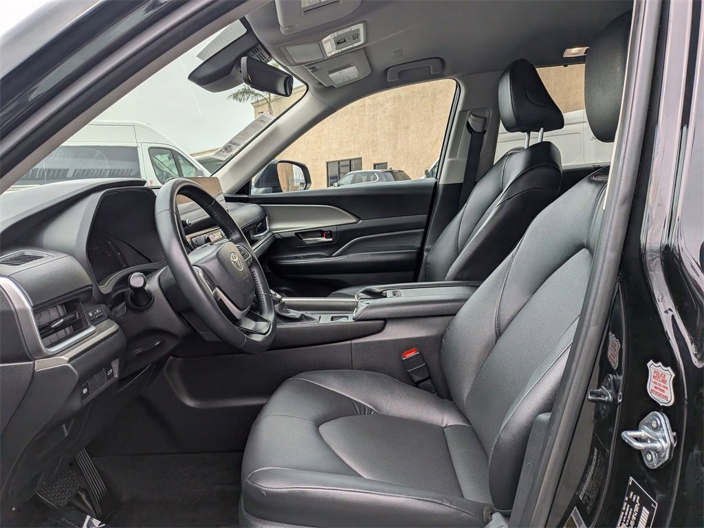 Used 2025 Toyota Grand Highlander AWD image 15
