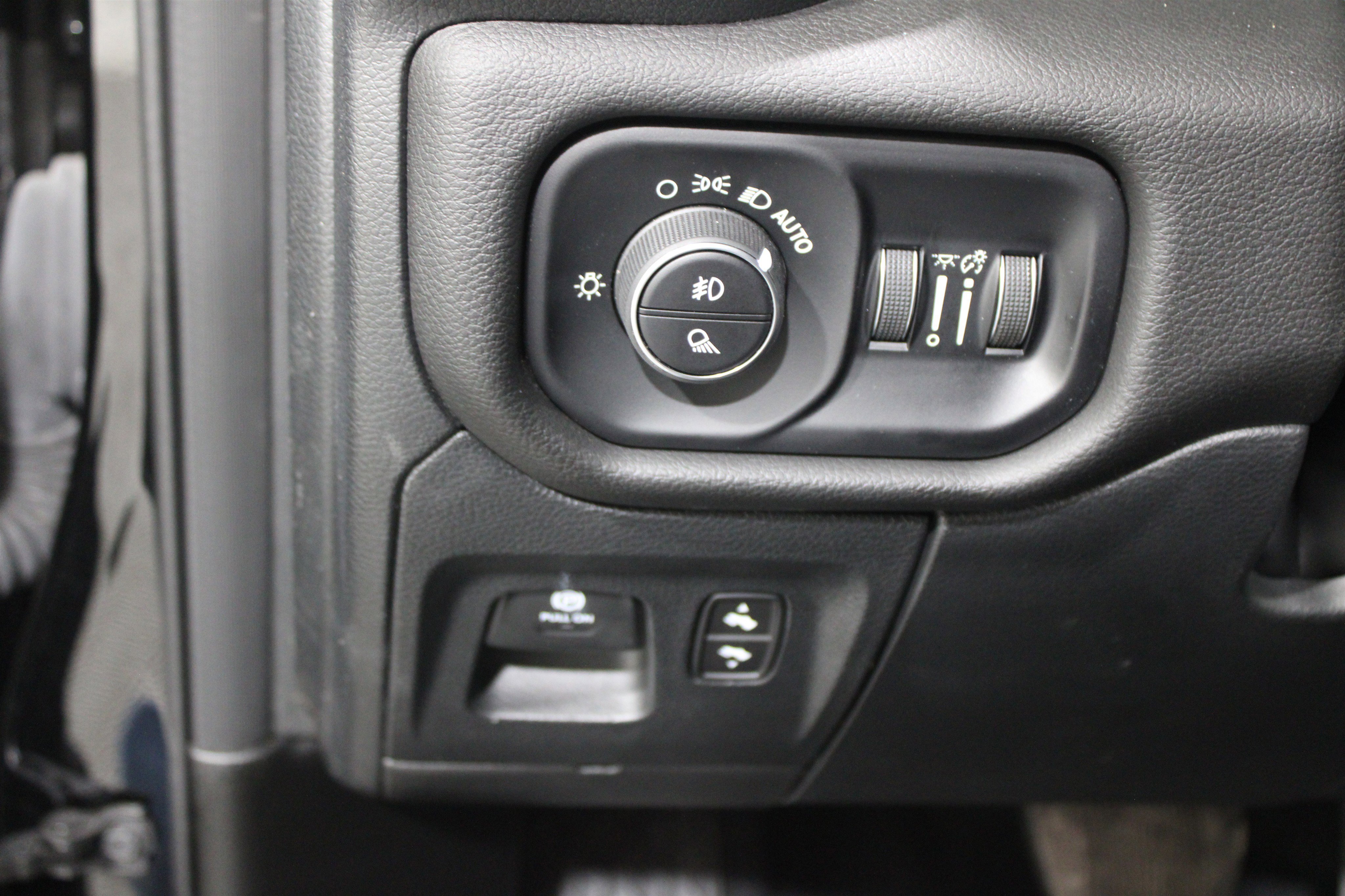 Used 2025 RAM 1500 Laramie image 8