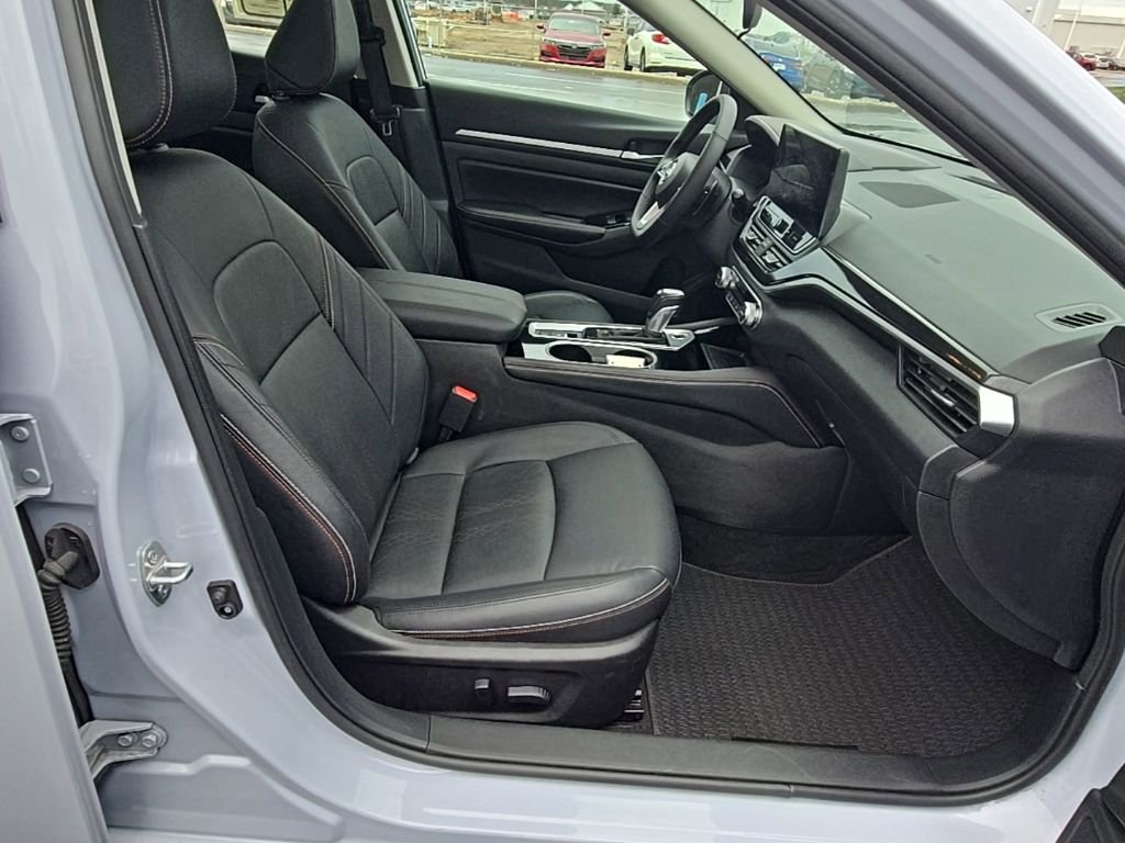 Used 2025 Nissan Altima 2.5 SR w/ SR Premium Package image 31