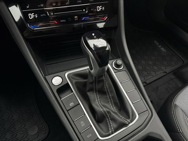 New 2026 Volkswagen Jetta SE FWD image 16