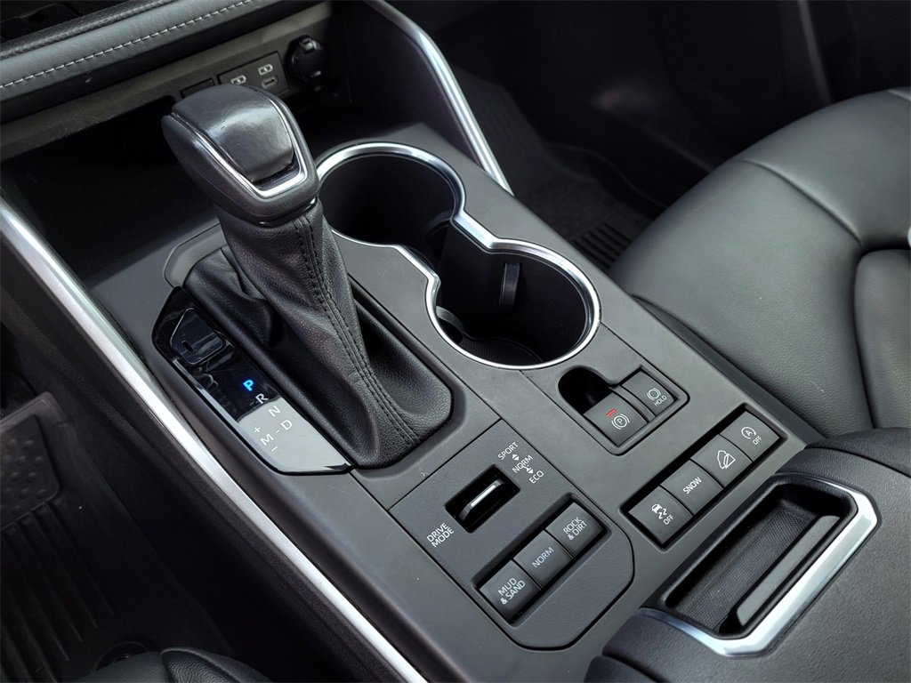 Used 2022 Toyota Highlander XLE image 20