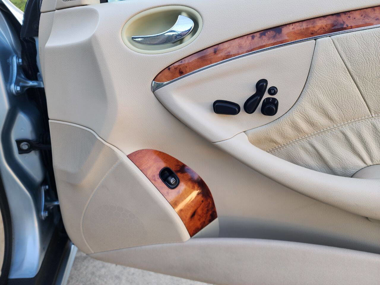 Used 2005 Mercedes-Benz CLK 320 Coupe image 37