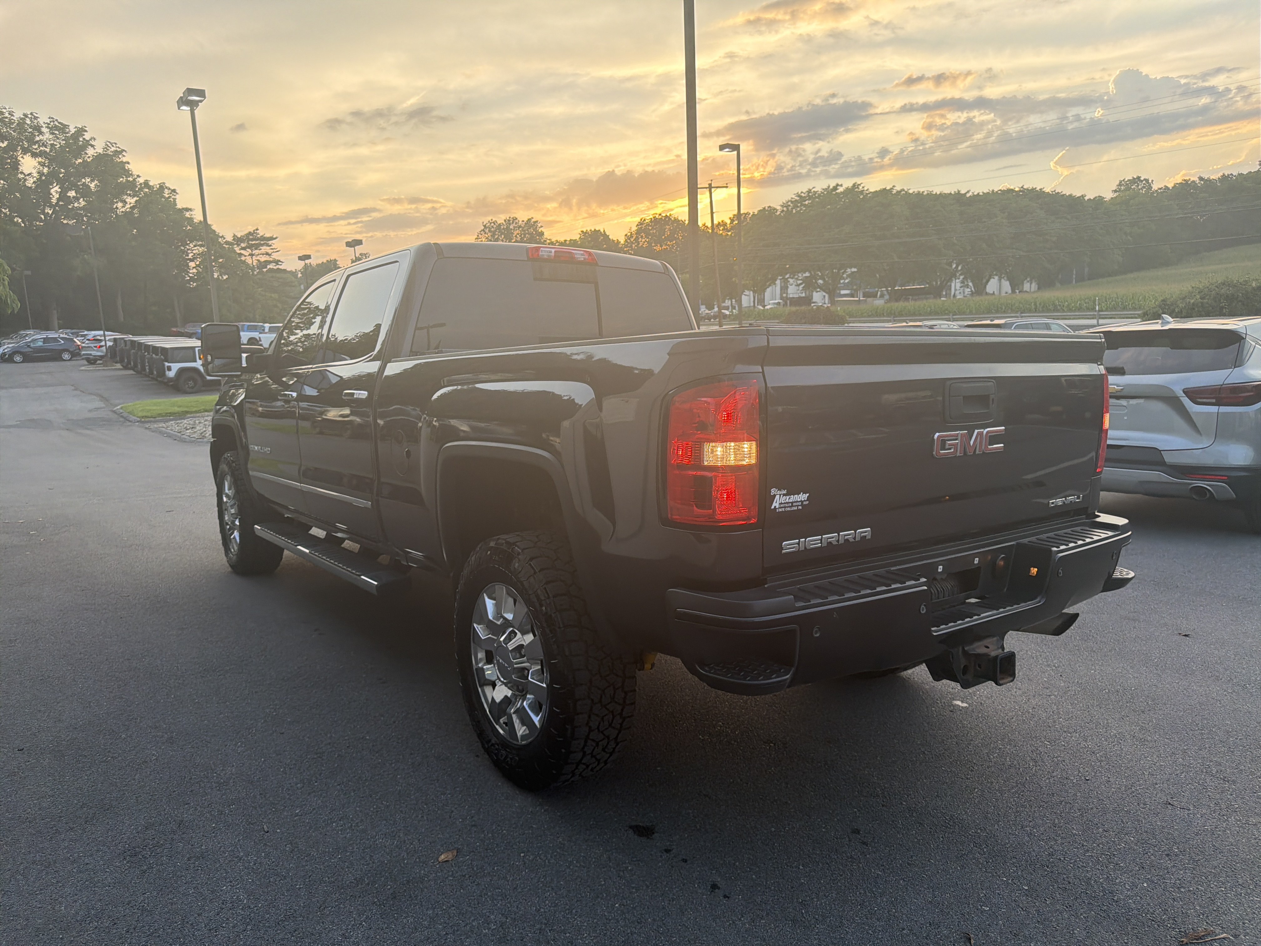 Used 2016 GMC Sierra 2500 Denali w/ Driver Alert Package AWD/4WD image 6