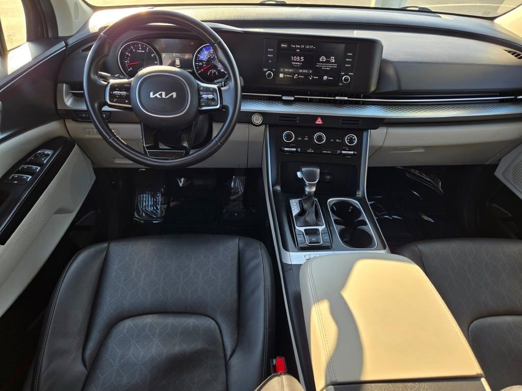 Used 2024 Kia Carnival LX image 17
