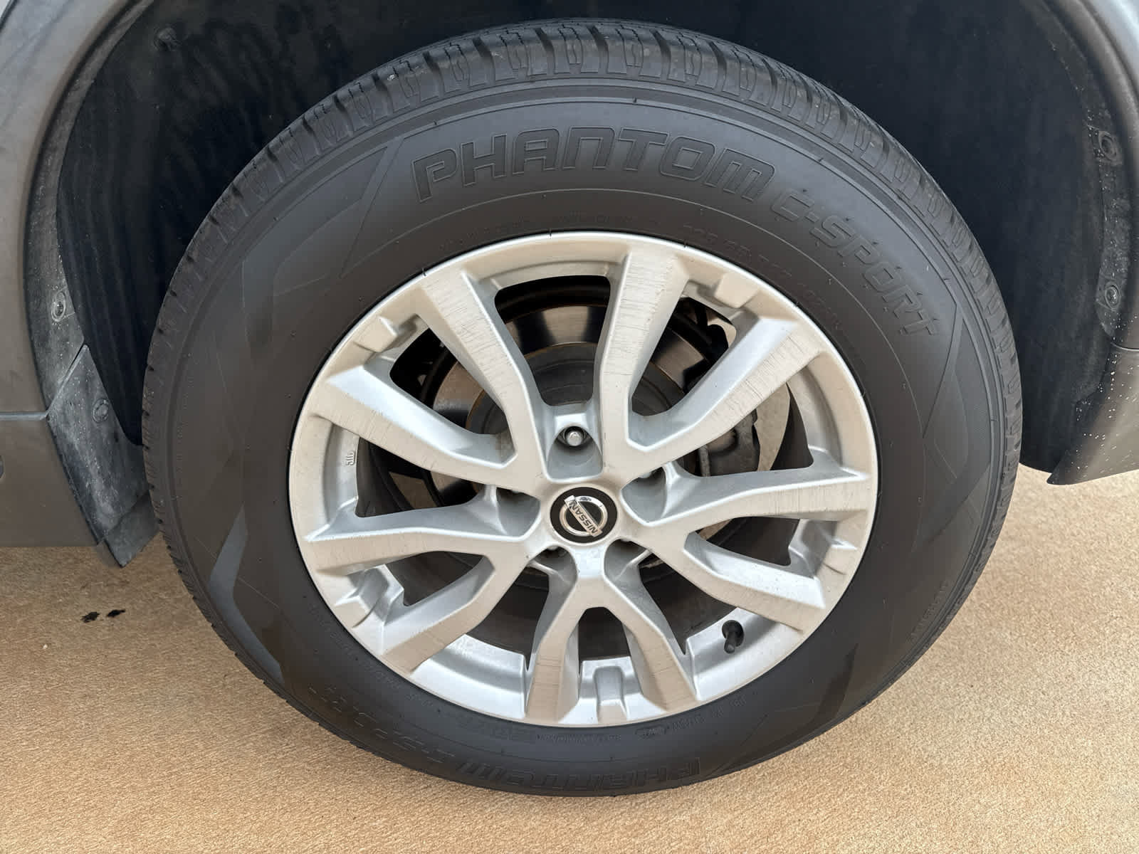 Used 2018 Nissan Rogue SV image 14