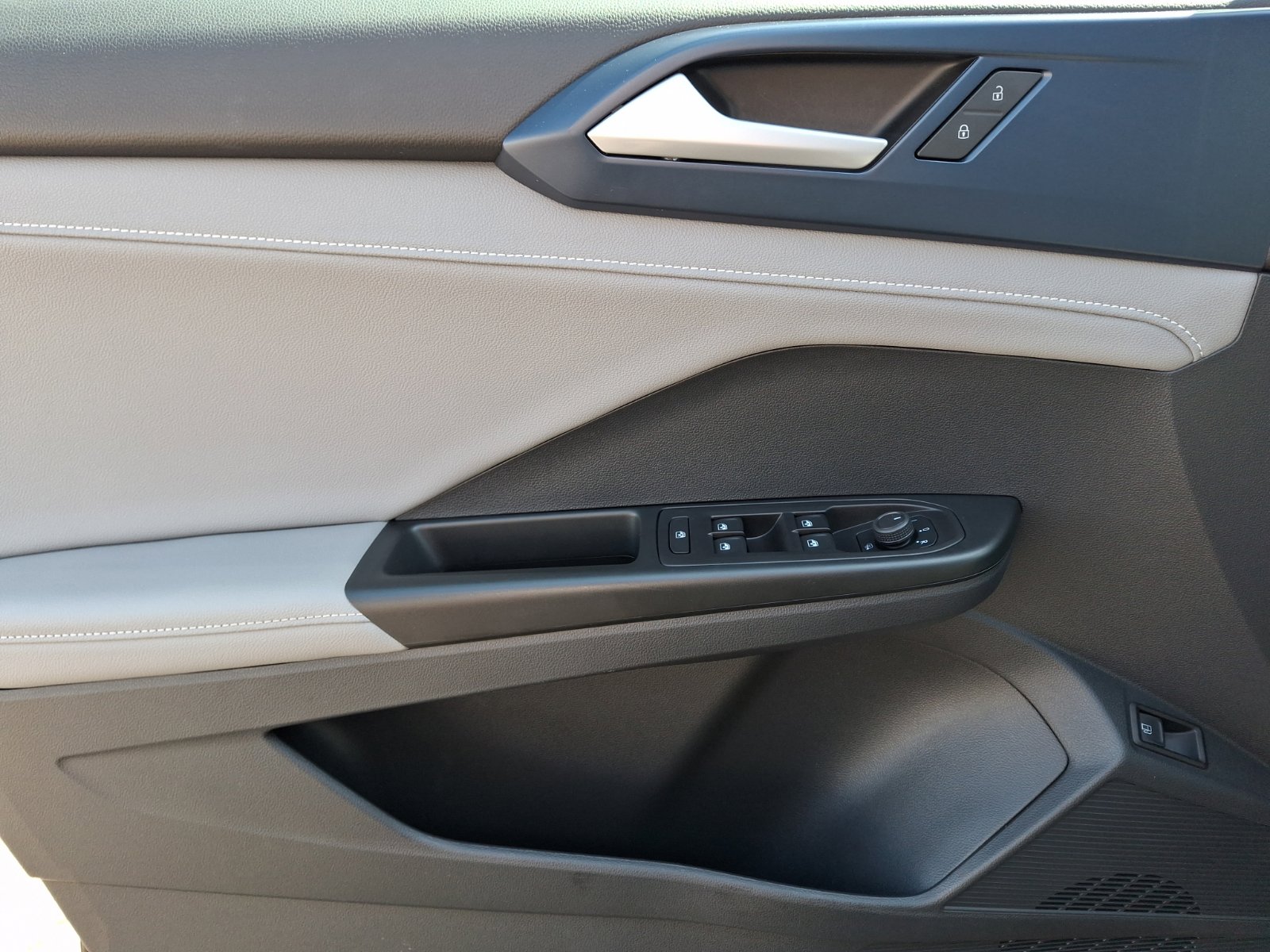 Certified 2024 Volkswagen Taos SE AWD/4WD image 13