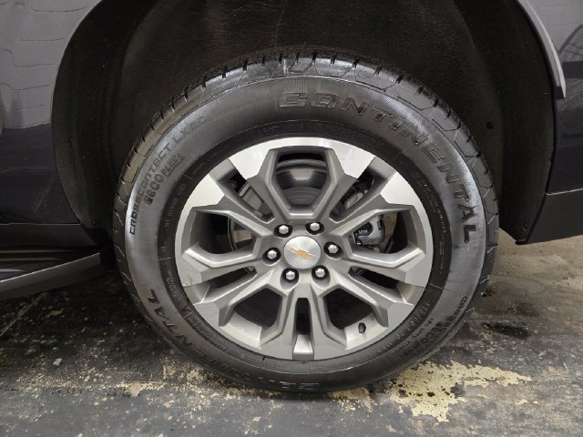 Used 2025 Chevrolet Suburban LS AWD/4WD image 13
