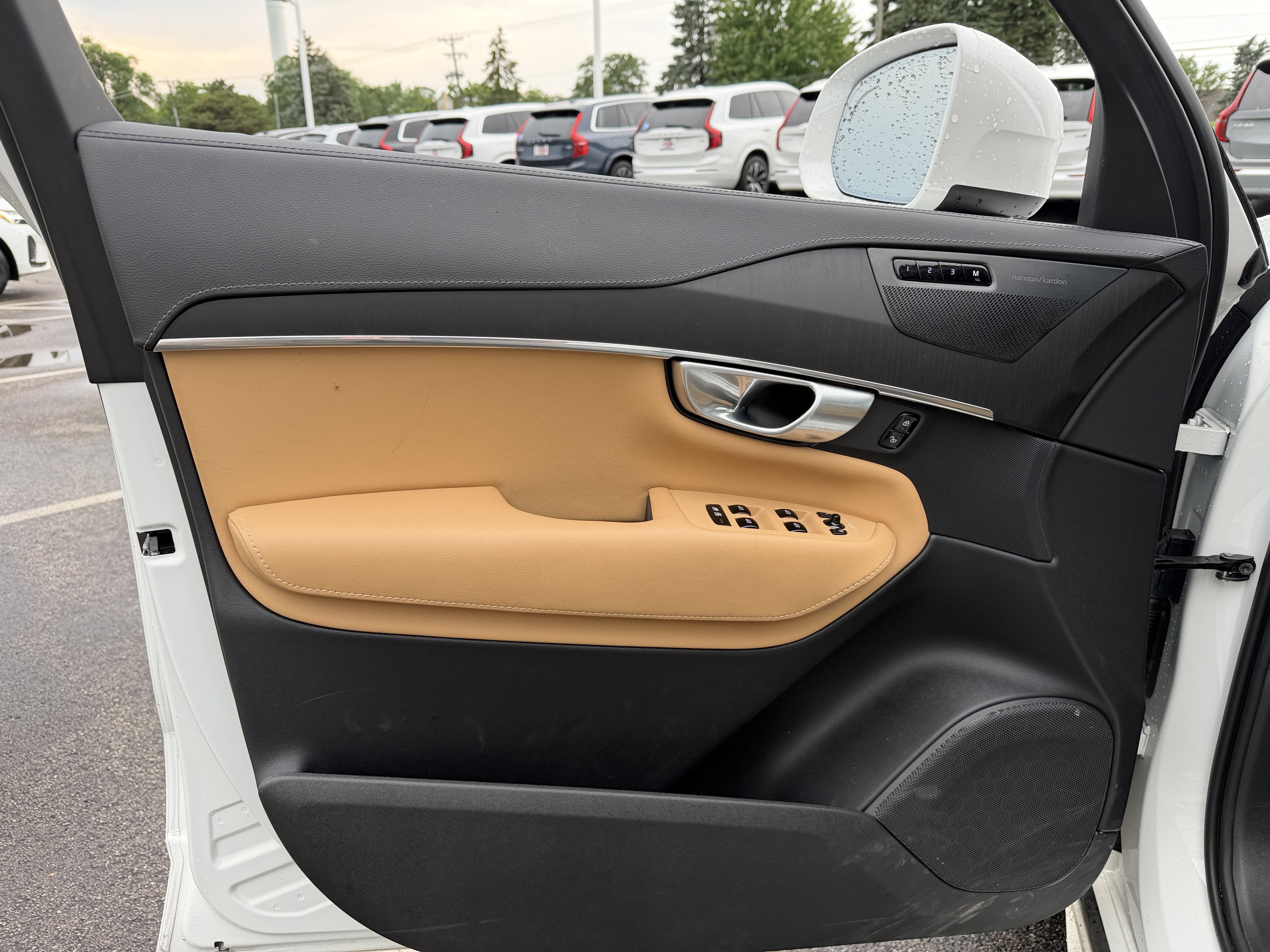 Certified 2024 Volvo XC90 B6 Ultimate w/ Protection Package Premier AWD/4WD image 7