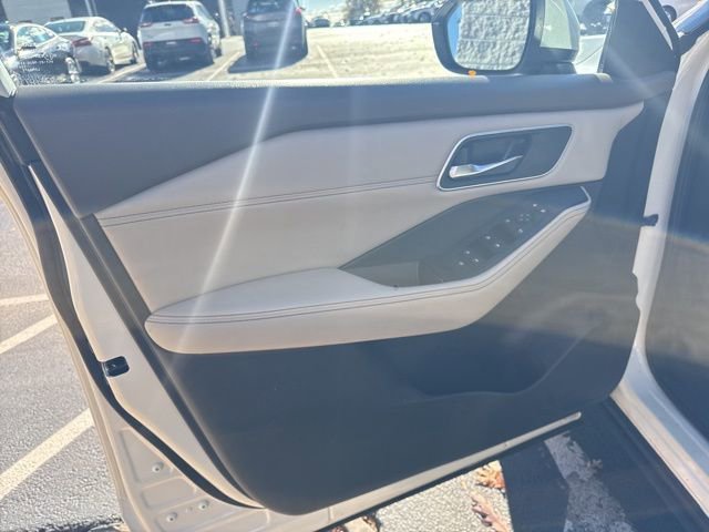 Used 2021 Nissan Rogue SV w/ Premium Package image 11