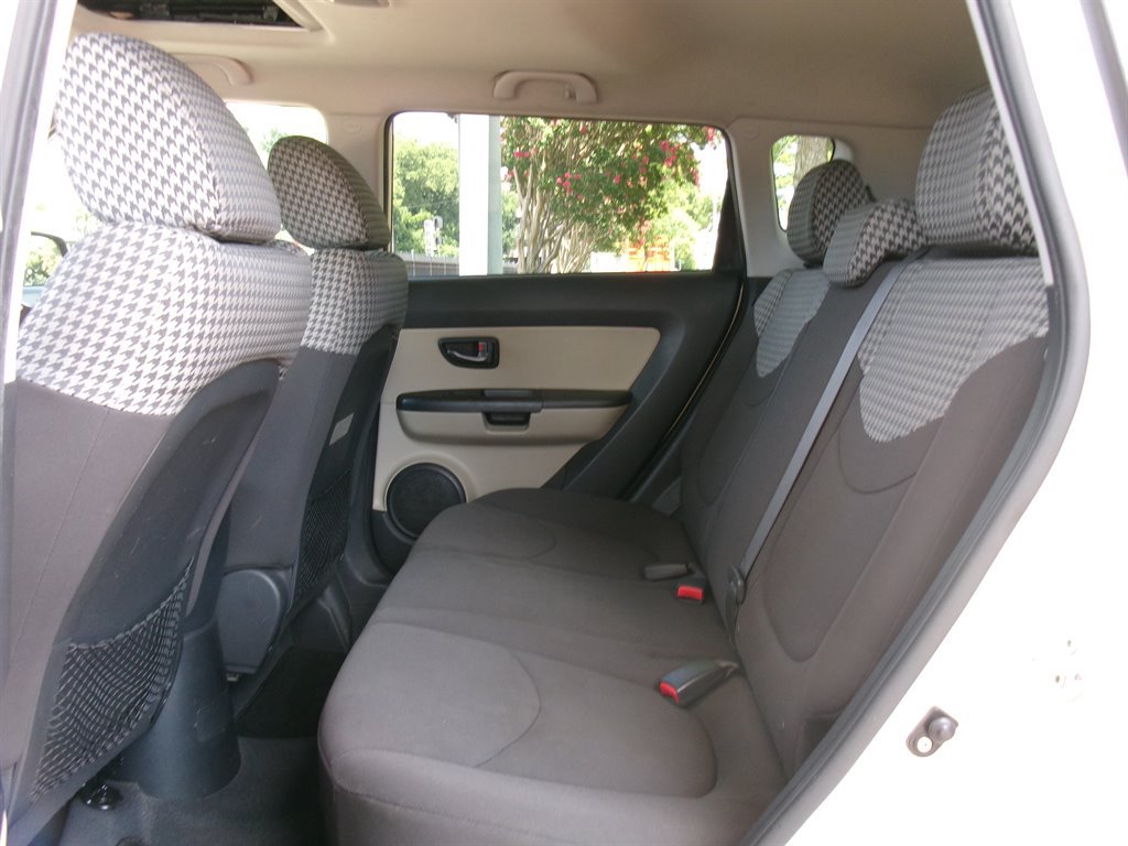 Used 2011 Kia Soul ! FWD image 30